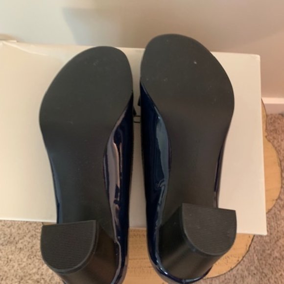 NWT: Bandolino Navy Heels-Size 6 1/2 Medium - Picture 7 of 8